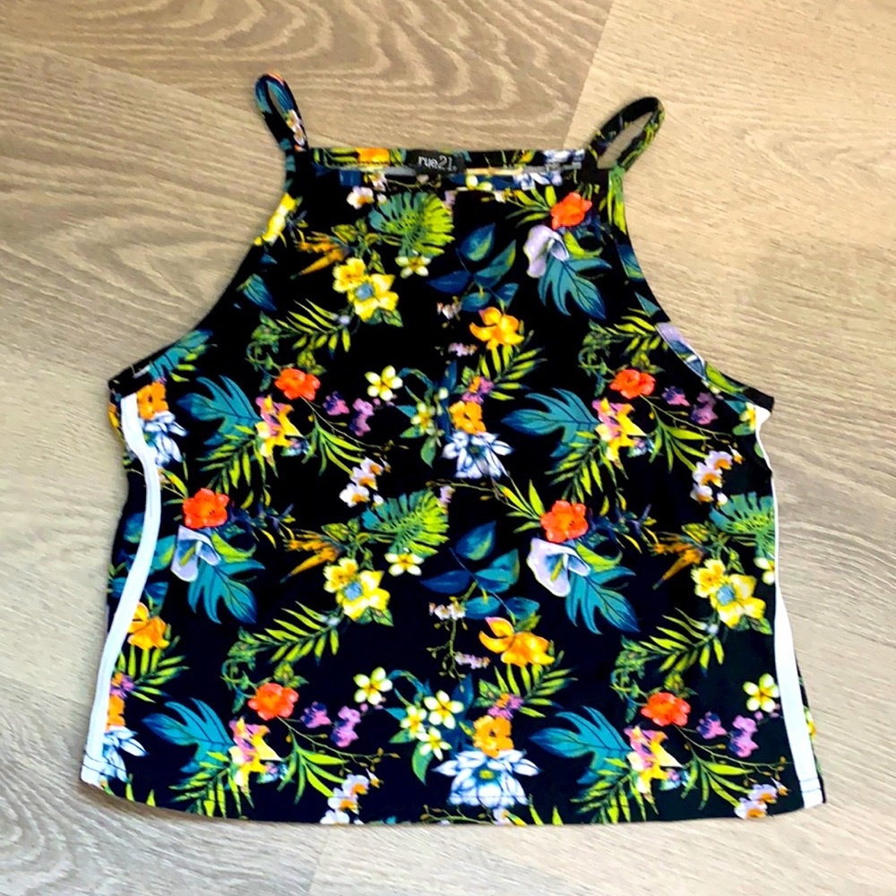 Rue 21 supper cute kinda croped and beachy vibes